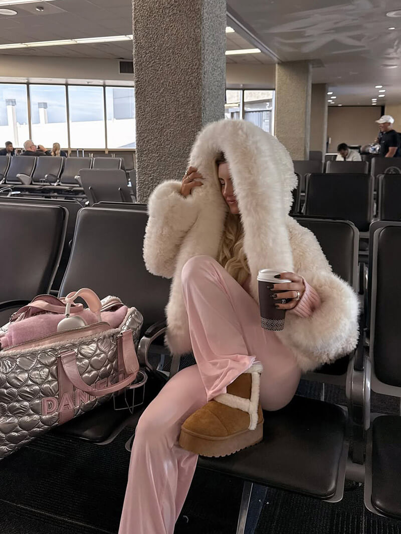 Women's Oversized Faux Fur Hooded Jacket – Luxury Fluffy Winter Coat