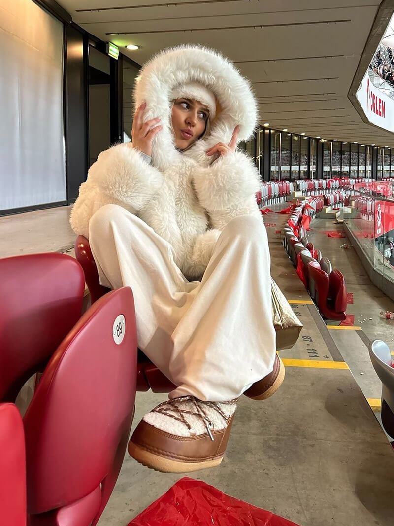 Women's Oversized Faux Fur Hooded Jacket – Luxury Fluffy Winter Coat