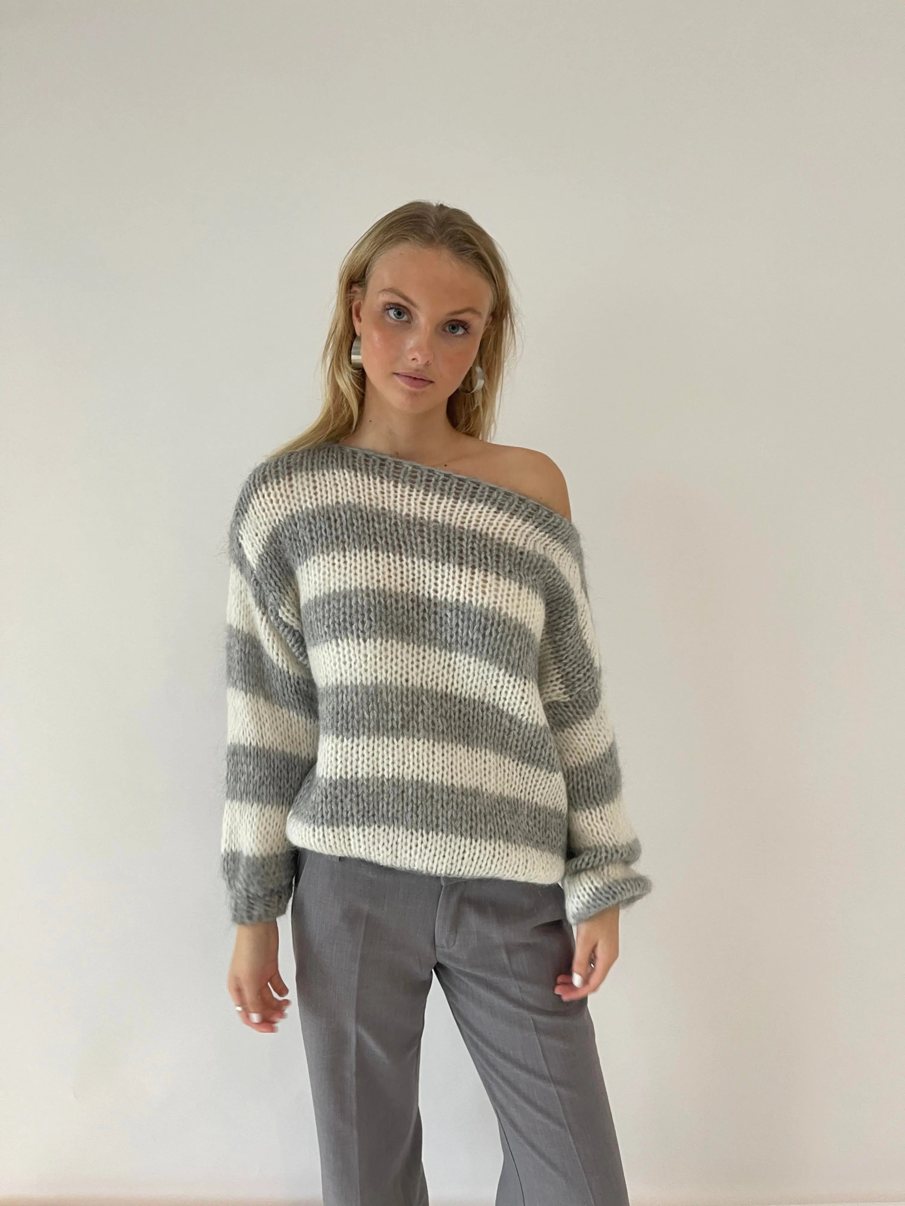 Women's Oversized Striped Sweater – Casual Knit Pullover with Wide Stripes
