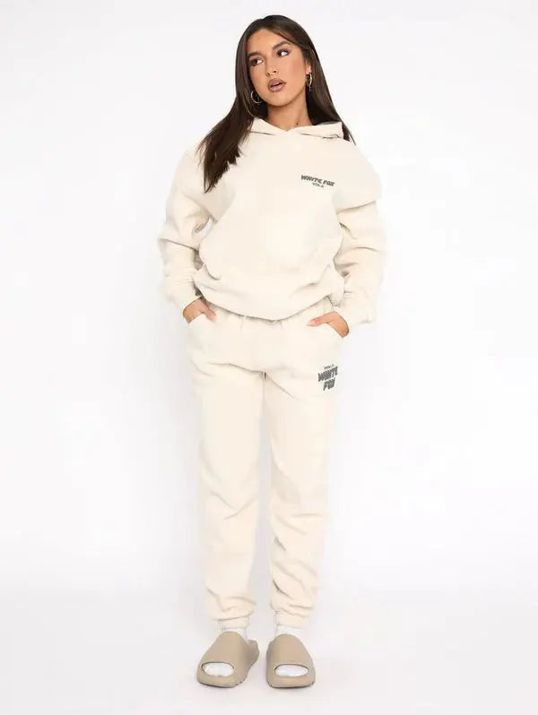 Comfortable Tracksuit – Perfect for Sport and Leisure