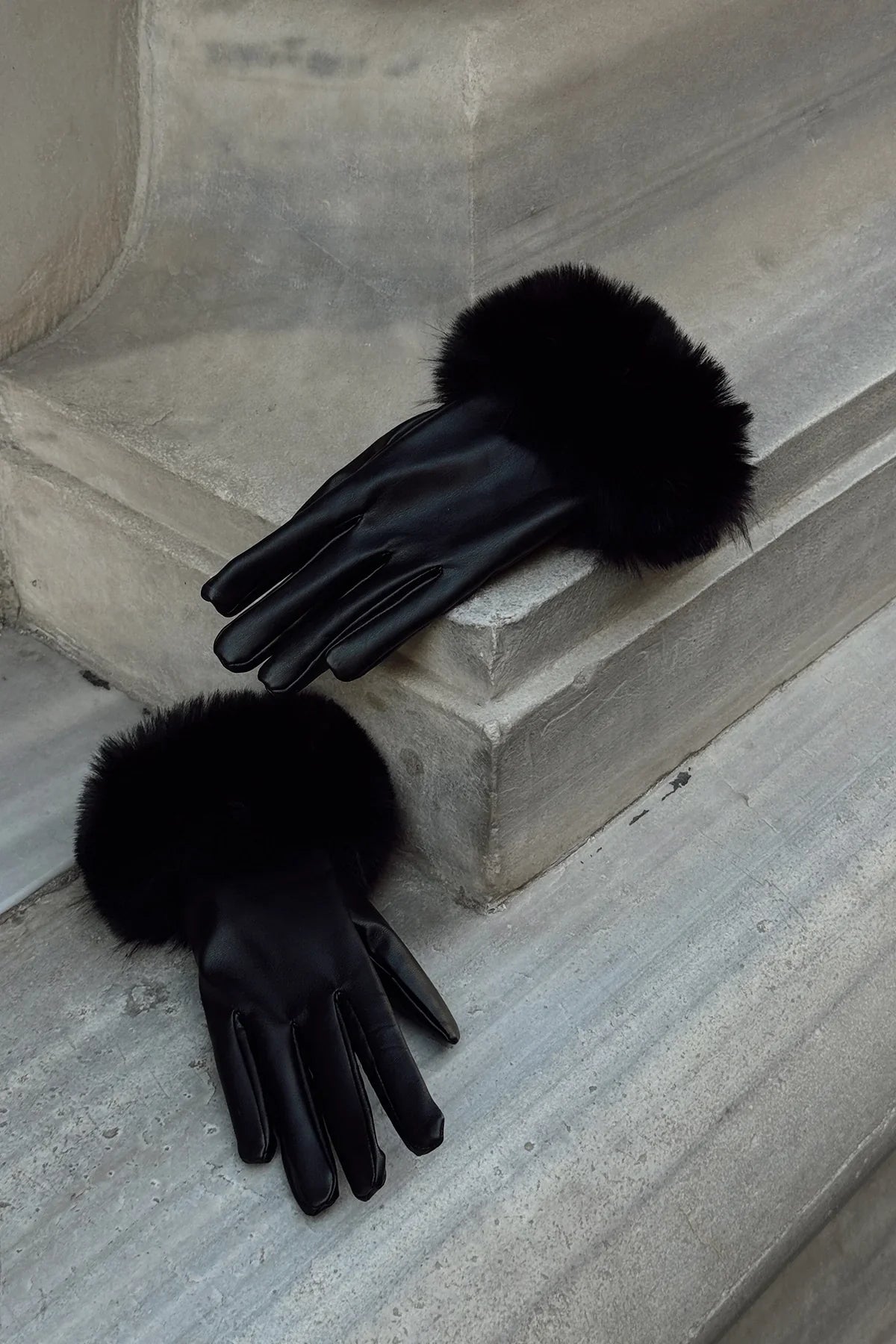 Women’s Faux Leather Gloves with Faux Fur Cuffs – Winter Fashion